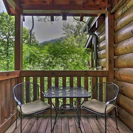 Вилла Gatlinburg Mountainside Escape With Deck And Hot Tub! Экстерьер фото