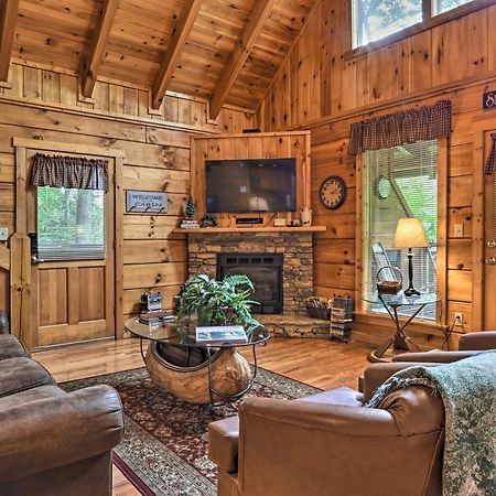 Вилла Gatlinburg Mountainside Escape With Deck And Hot Tub! Экстерьер фото