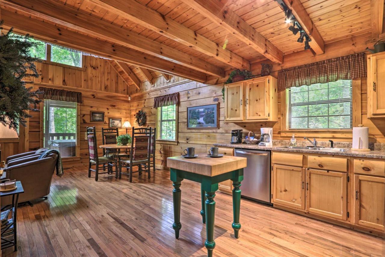 Вилла Gatlinburg Mountainside Escape With Deck And Hot Tub! Экстерьер фото