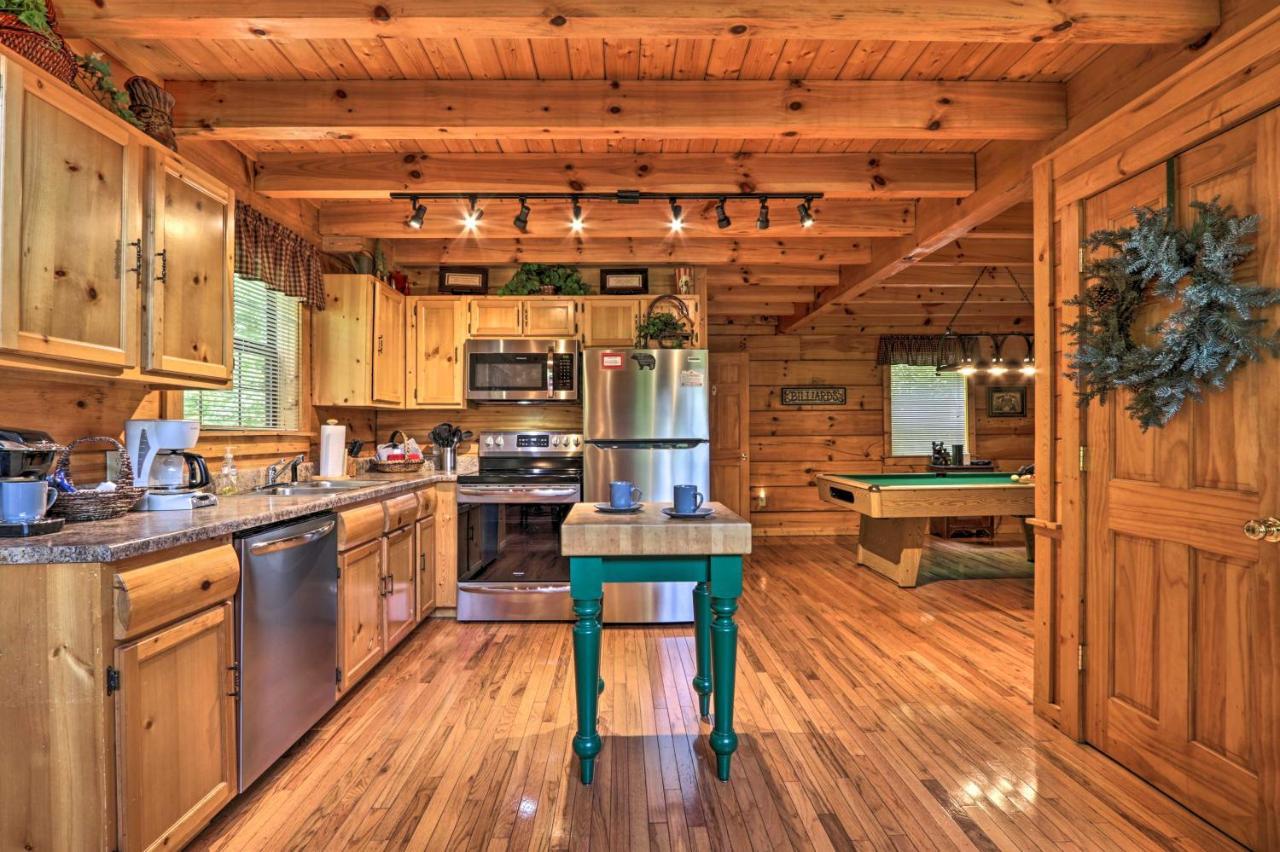 Вилла Gatlinburg Mountainside Escape With Deck And Hot Tub! Экстерьер фото