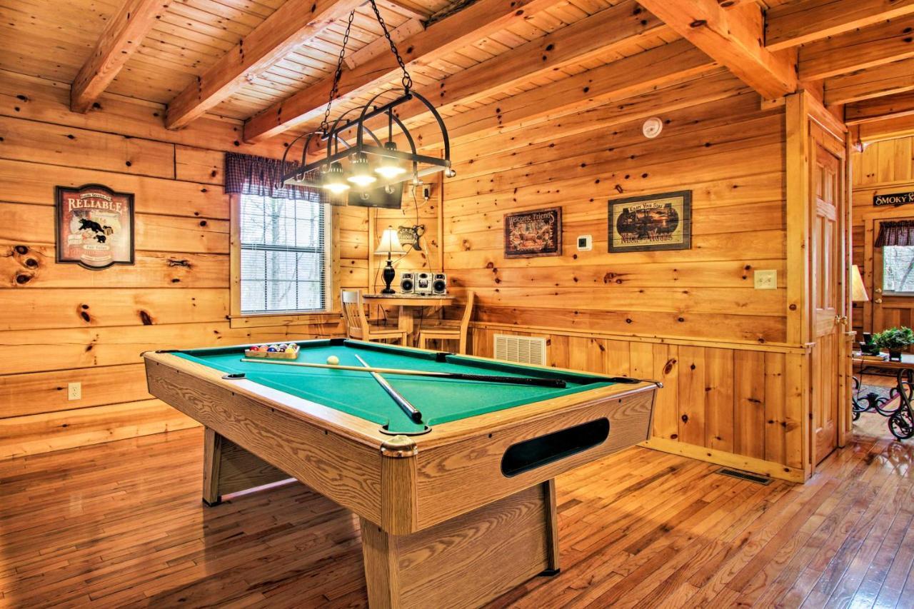 Вилла Gatlinburg Mountainside Escape With Deck And Hot Tub! Экстерьер фото