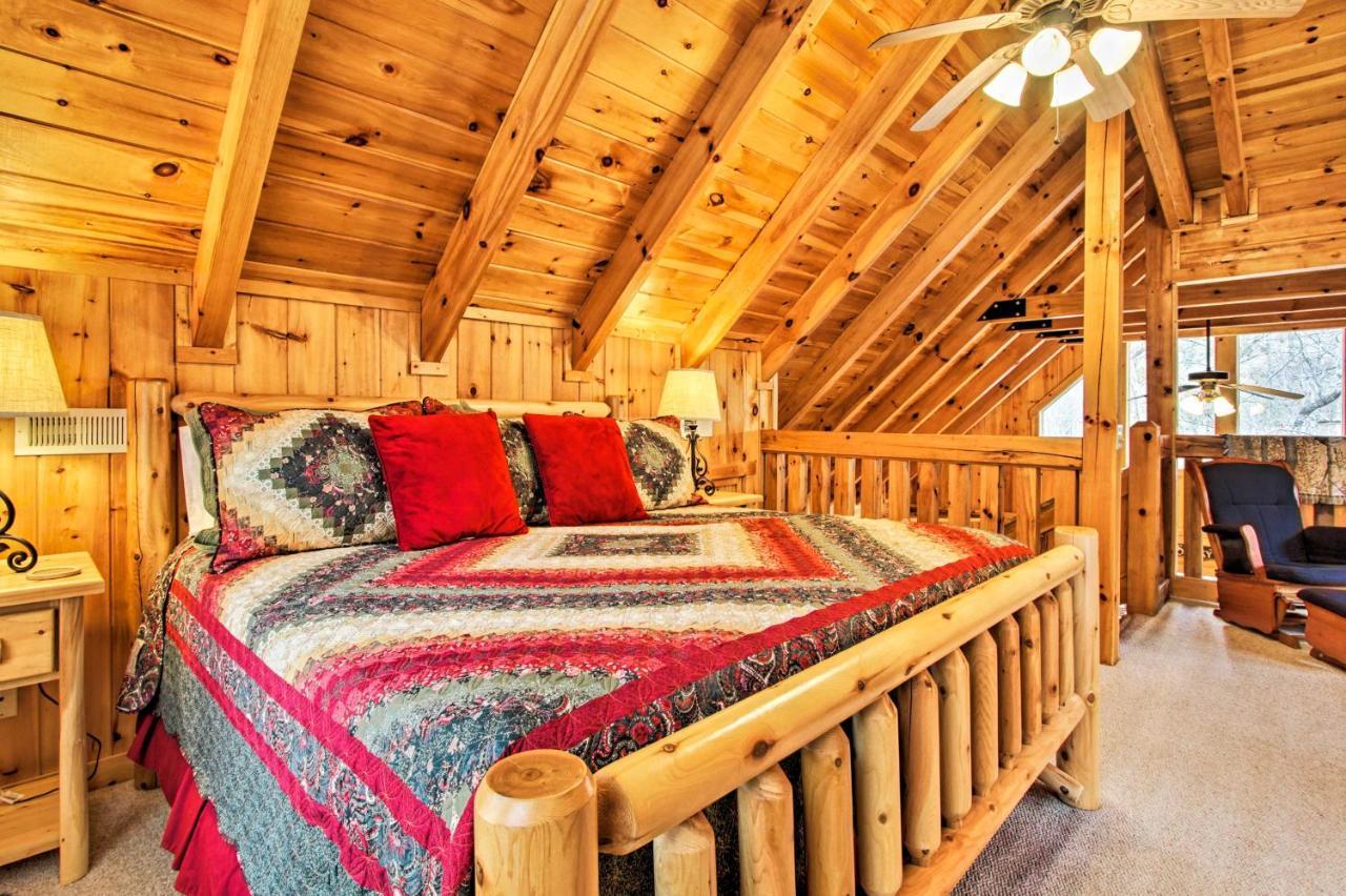 Вилла Gatlinburg Mountainside Escape With Deck And Hot Tub! Экстерьер фото