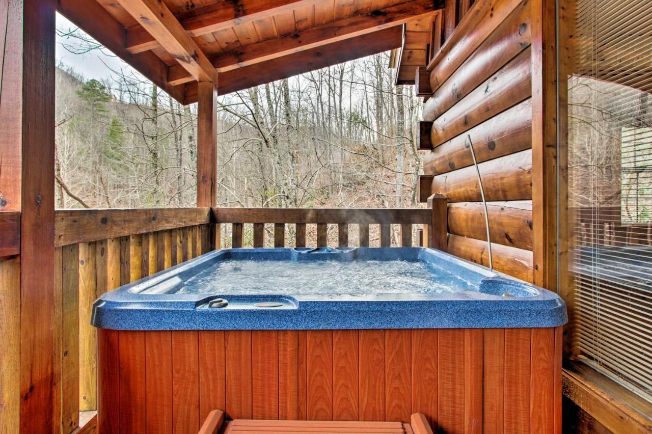 Вилла Gatlinburg Mountainside Escape With Deck And Hot Tub! Экстерьер фото
