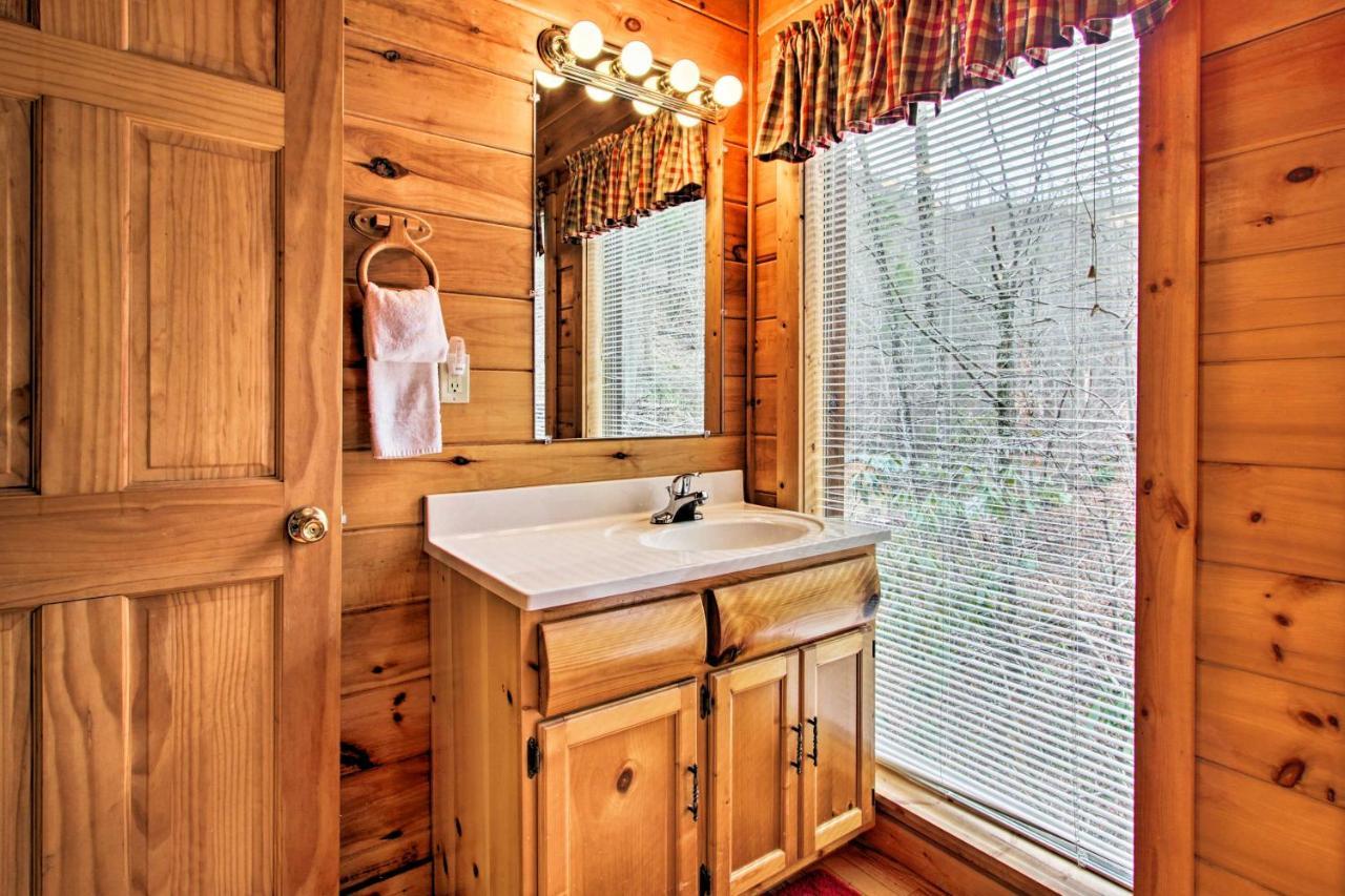 Вилла Gatlinburg Mountainside Escape With Deck And Hot Tub! Экстерьер фото