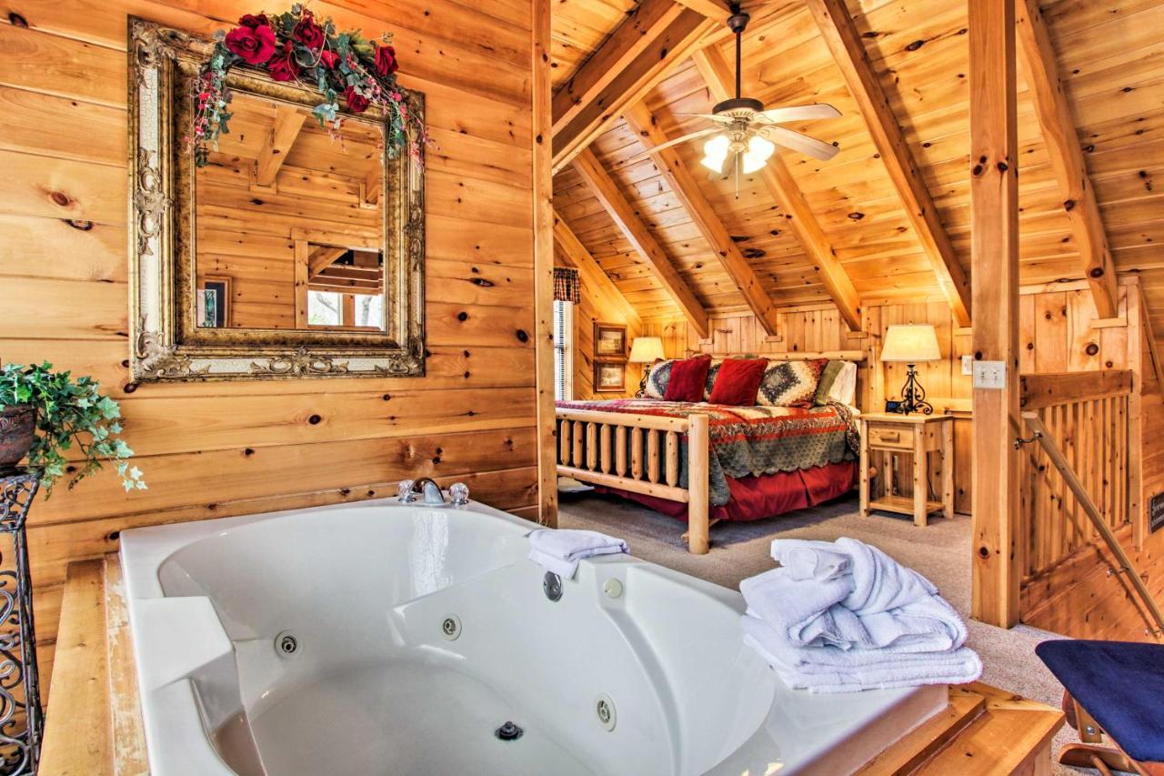 Вилла Gatlinburg Mountainside Escape With Deck And Hot Tub! Экстерьер фото