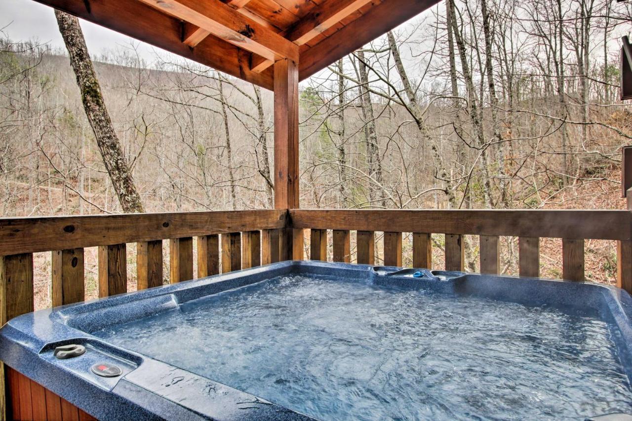 Вилла Gatlinburg Mountainside Escape With Deck And Hot Tub! Экстерьер фото